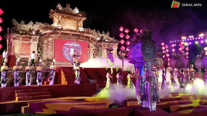 Festival nghề truyền thống Huế 2011 thu hút 50.000 du khách