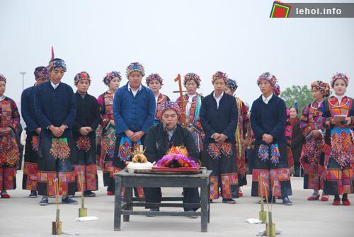 lễ cúng trỉa lúa của dân tộc Brâu