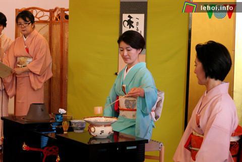 Thực hiện các nghi lễ Trà đạo (Chanoyu) là điểm nhấn thú vị nhất của Lễ hội
