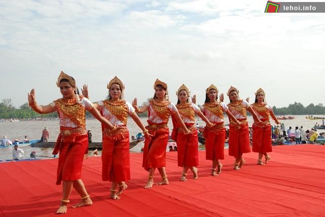 Điệu múa truyền thống của người Khmer