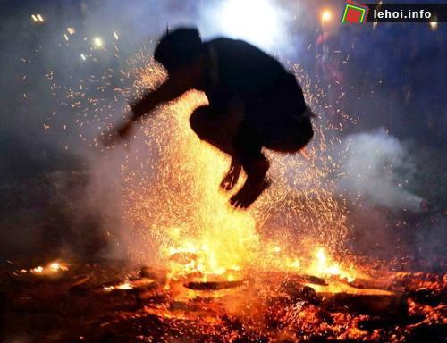 Lễ hội nhảy lửa của người Pà Thẻn ở Quảng Bình