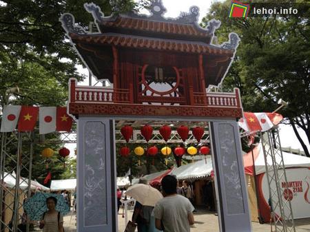 Hình ảnh Khuê Văn Các quen thuộc của Việt Nam ở Tokyo