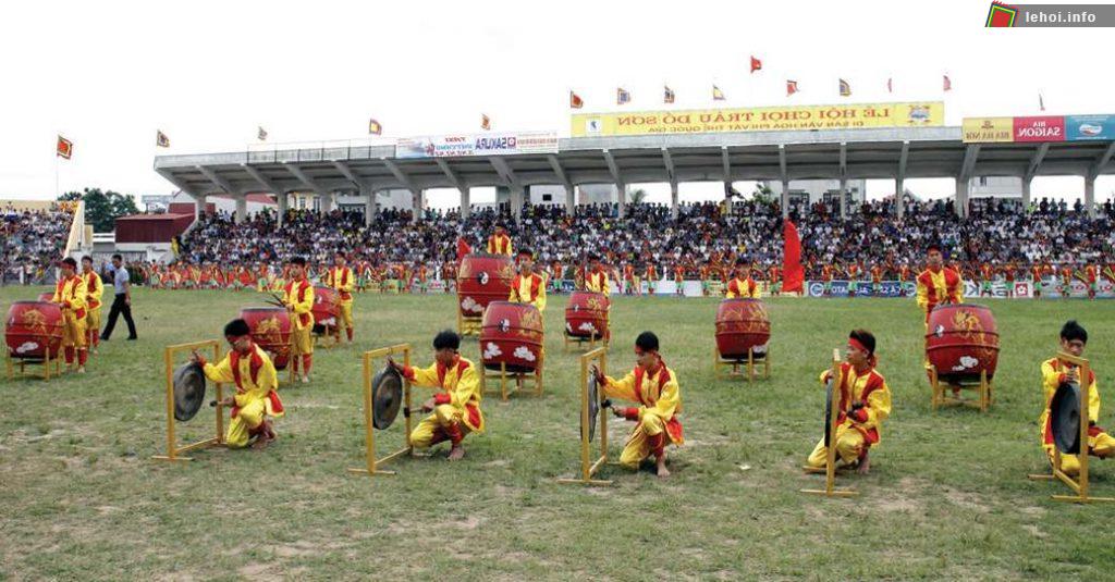 Đội nhạc công truyền thống trong lễ hội chọi trâu Đồ Sơn