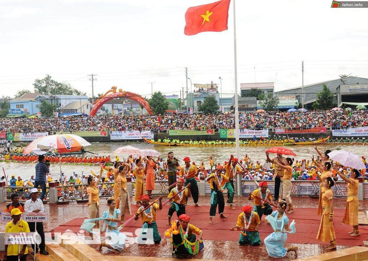 Festival đua ghe Ngo là ngày hội của đồng bào Khmer Nam Bộ