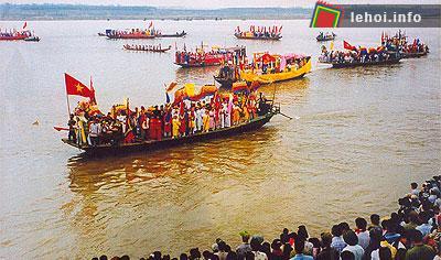 Lễ rước trên sông Đáy