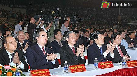 Các đồng chí lãnh đạo Đảng, Nhà nước, các bộ, ngành Trung ương và tỉnh Phú Thọ dự buổi lễ.