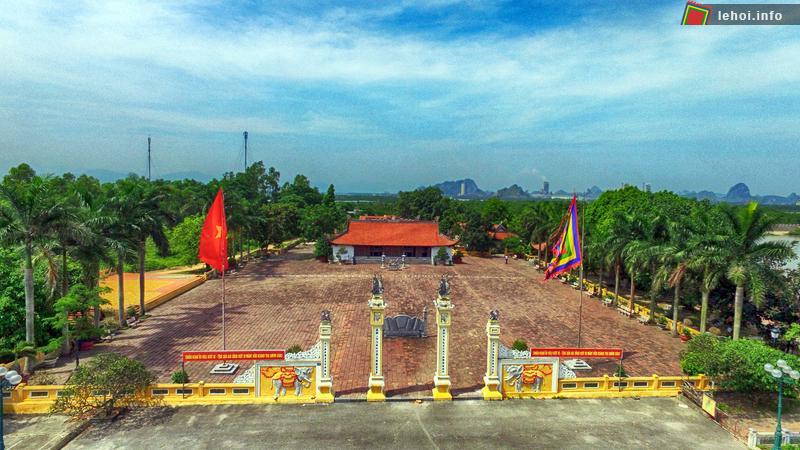 Quần thể đền Trần Hưng Đạo và miếu Vua Bà, tọa lạc tại phường Yên Giang, TX Quảng Yên, nơi tổ chức lễ hội Bạch Đằng.
