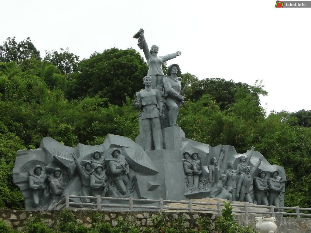 Tượng đài khu di tích nơi tổ chức lễ hội kỷ niệm Ngày mất Anh hùng liệt sĩ Phan Thị Ràng tại Kiên Giang