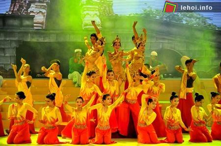Điệu múa Chăm trong Festival Di sản Quảng Nam