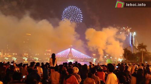 Lễ hội giao thừa năm 2013 sẽ được tổ chức tại 3 điểm cầu: trung tâm hành chính huyện Lộc Ninh, trung tâm hành chính huyện Bù Gia Mập và Quảng trường tỉnh