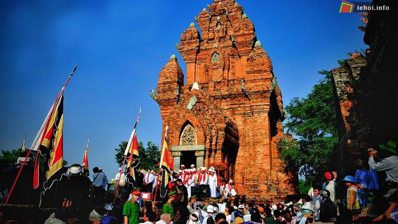 Tháp Chăm Po Sah Inư - nơi diễn ra lễ hội