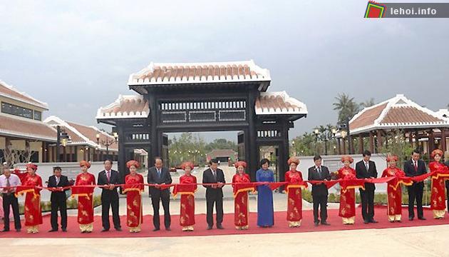 Cắt băng khánh thành Khu lưu niệm Chủ tịch HĐNN Võ Chí Công