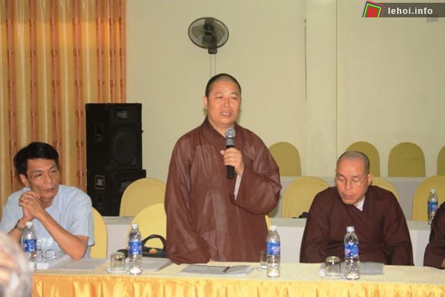 Hòa thượng Thích Thanh Nhiễu - Phó chủ tịch HĐTS TW GHPGVN, Trưởng Ban tổ chức phát biểu tại buổi họp báo.