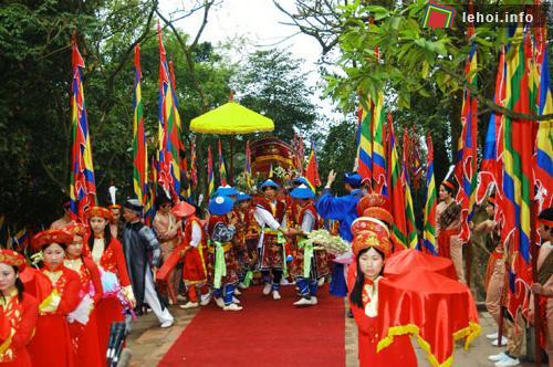 Cần cập nhật và tiếp tục sưu tầm, nghiên cứu các nghi thức, trò diễn có liên quan đến Tín ngưỡng thờ Hùng Vương của người Việt ở khắp các làng quê trên địa bàn tỉnh Phú Thọ.