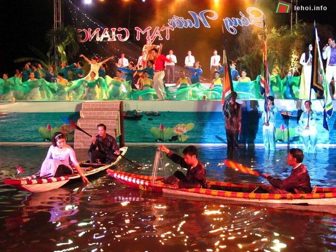 Ngắm cảnh sinh hoạt đầm phá quyến rũ trong đêm hội “Sóng nước Tam Giang”