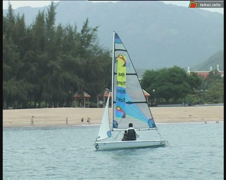 Lễ hội đua thuyền buồm tại Khánh Hòa