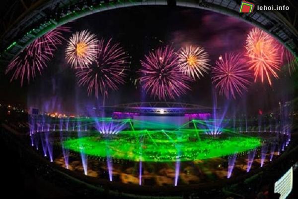 Bắn pháo hoa tại đêm hội