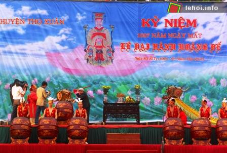 Màn trống khai hội lễ hội đền Lê Hoàn