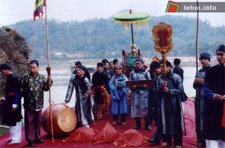 Lễ hội đền Đông Cuông 