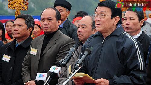 Chủ tịch nước Trương Tấn Sang thay mặt Đảng và Nhà nước phát động ngày hội xuống đồng của toàn thể nhân dân năm 2012. 