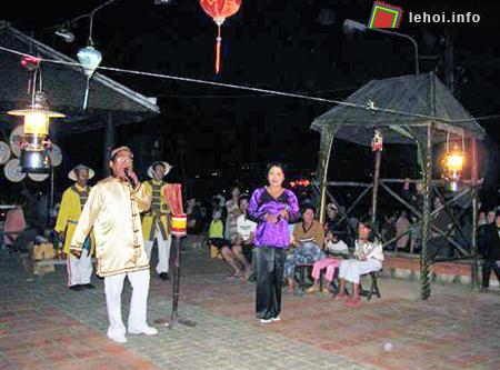 Các nghệ nhân biểu diễn hát bài chòi
