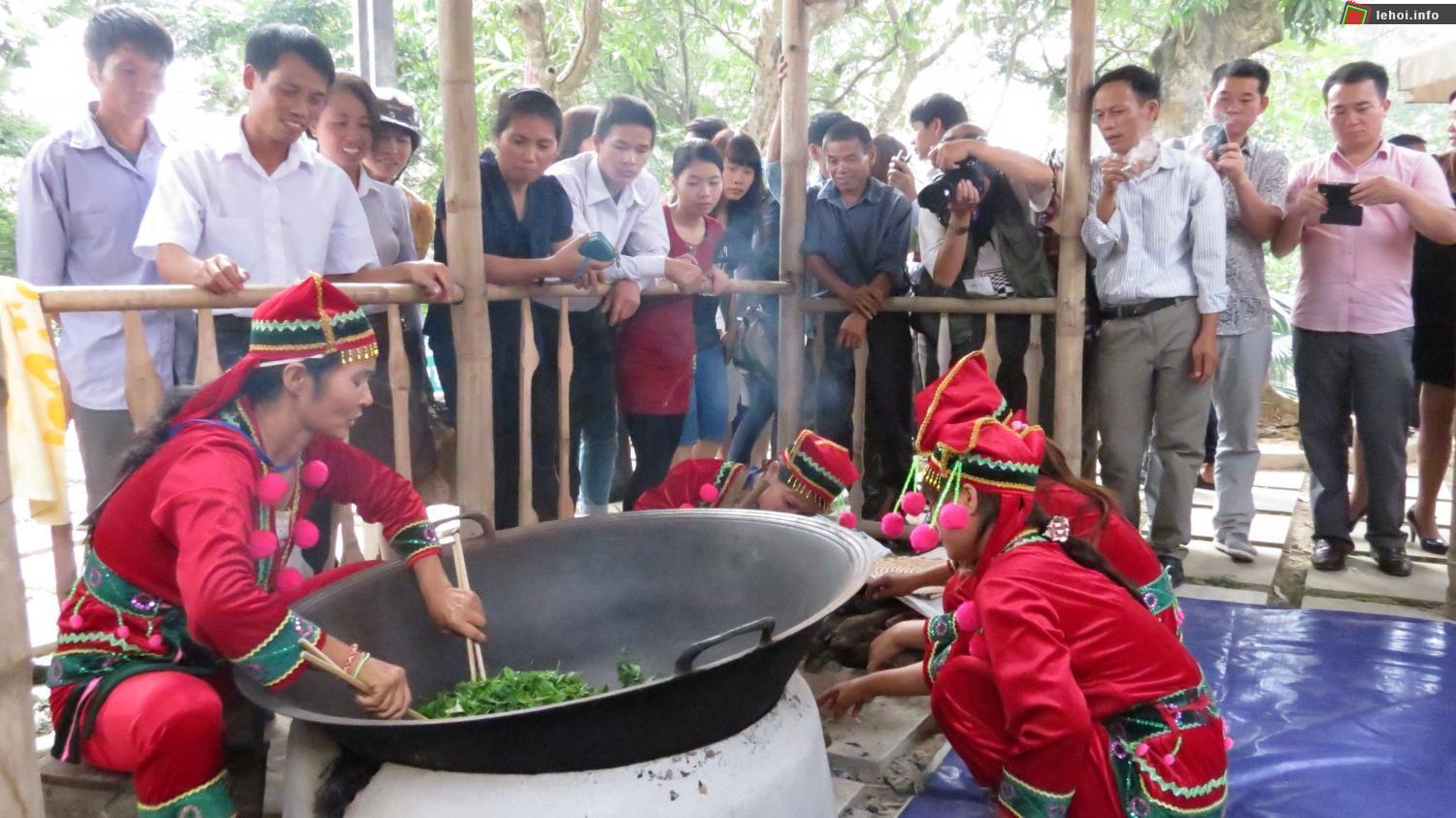 Các nghệ nhân thi xao chè