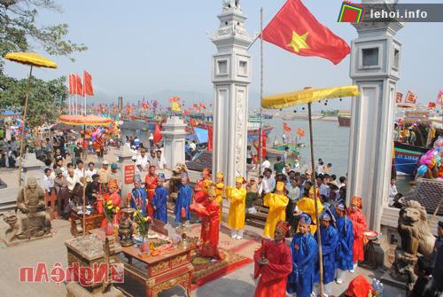 Lễ Yết cáo tại Lễ hội Đền Cờn, Quỳnh Lưu, Nghệ An.