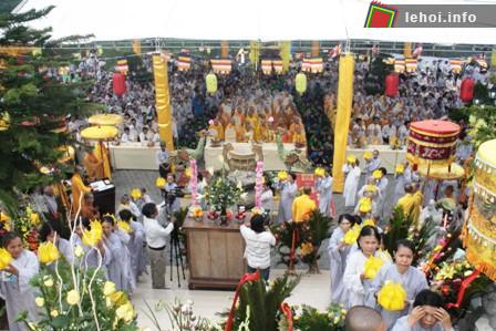 Toàn cảnh lễ hội Quán Thế Âm tại Thừa Thiên Huế năm 2011