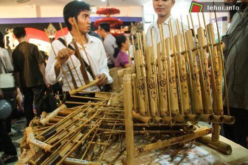 Hướng dẫn chơi đàn Angklung - đàn tre độc đáo của người Indonesia