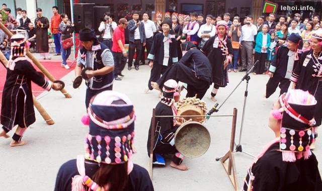 Phần tái hiện lễ hội truyền thống của dân tộc Hà Nhì