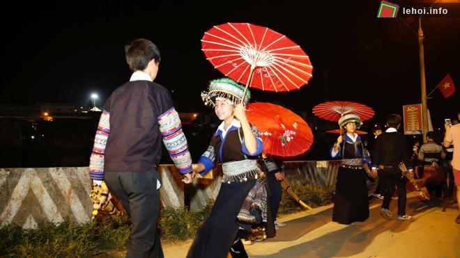 Điệu múa của người dân tộc Mông tại Tuần Văn hóa