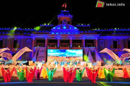 Festival “Nha Trang - Biển hẹn” năm 2013 đã thu hút khoảng gần 500 nghìn lượt du khách đến tham dự.