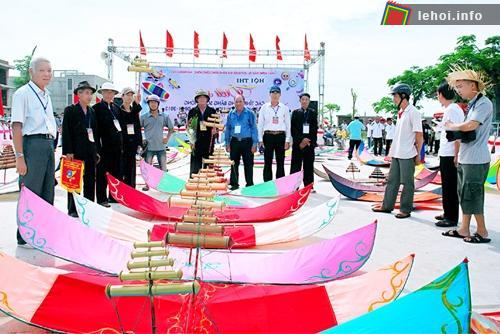 Tại lễ hội diều sáo năm nay còn có màn trình diễn thả diều nghệ thuật Huế và diều sáo tại bãi biển Quất Lâm