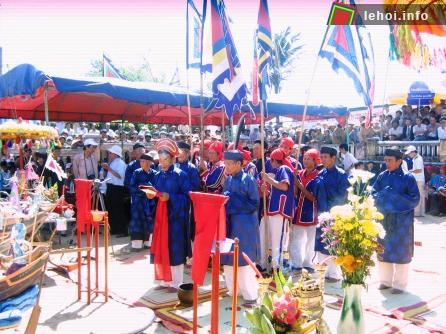 Nghi lễ cúng tế tại đền làng