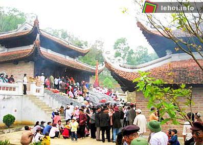 Đông đảo du khách thập phương về trẩy hội đền Bà Triệu, Thanh Hóa