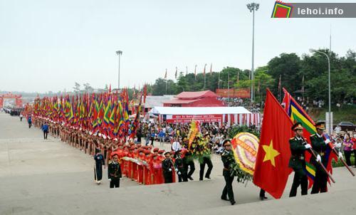 Hàng vạn người dự lễ dâng hương lễ hội Đền Hùng 2013