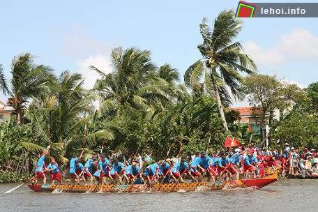 Giải đua thuyền chải truyền thống là hoạt động không thể thiếu trong Lễ hội Bạch Đằng, Quảng Ninh