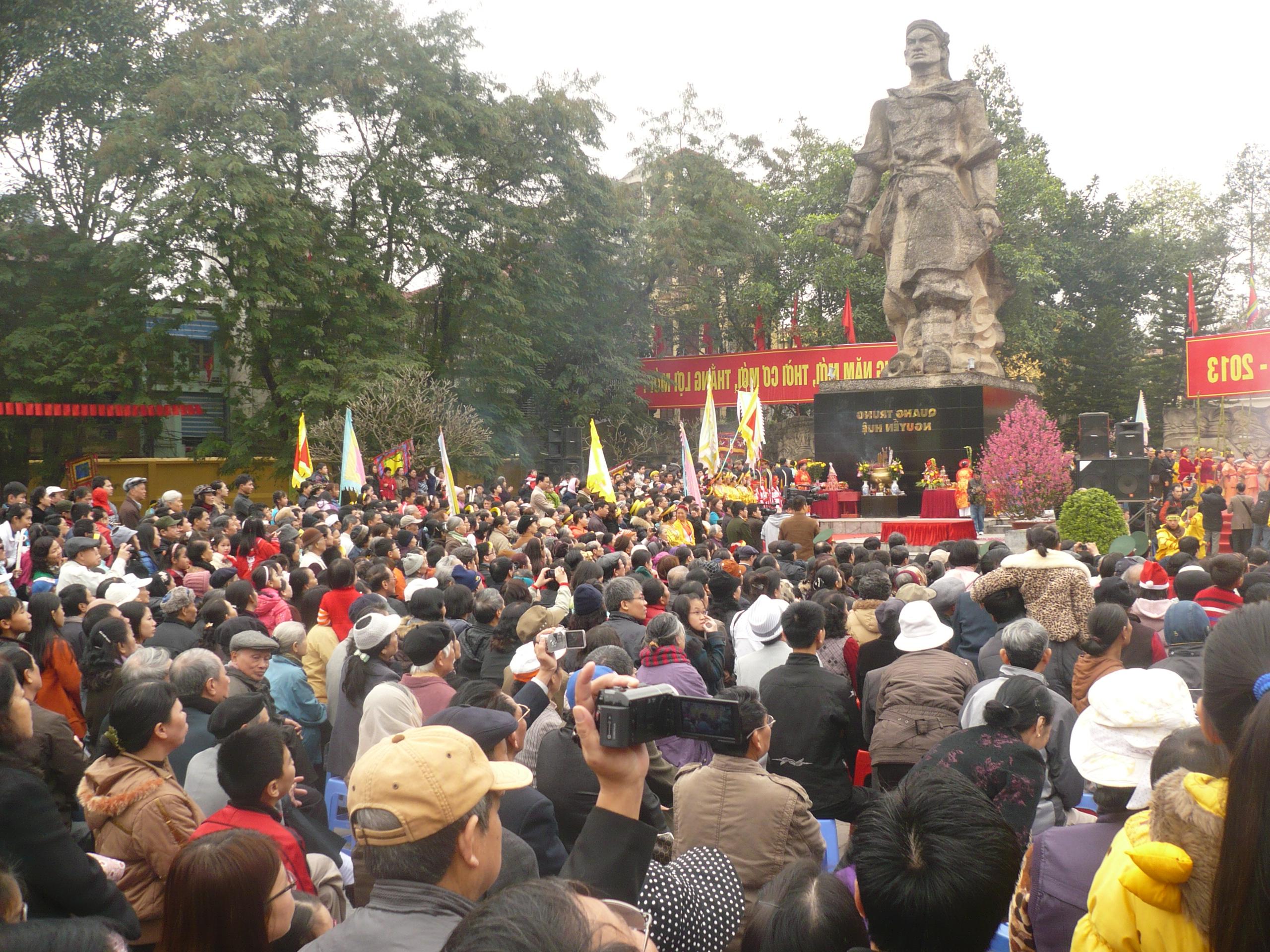 Hàng chục nghìn người tham dự Lễ hội kỷ niệm 225 năm chiến thắng Ngọc Hồi
