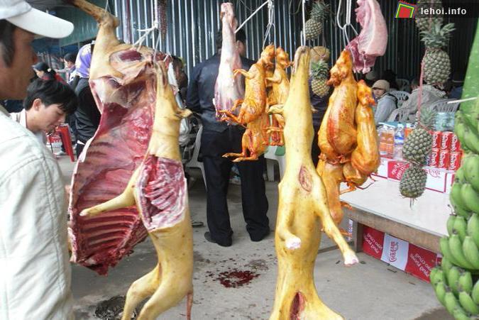 Hình ảnh treo thịt động vật sống sẽ không còn xuất hiện trong lễ hội năm nay.