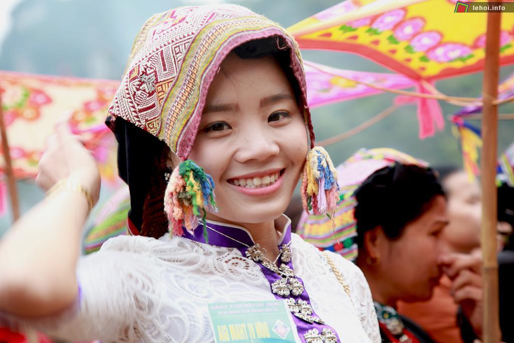 Thiếu nữ Thái trong trang phục truyền thống