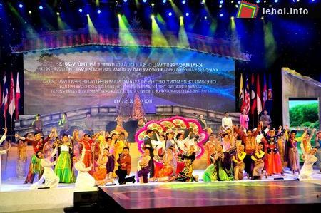 Các nước bạn bè Asean và Hàn Quốc cùng tham gia biểu diễn trong đêm Festival