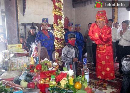 Lễ dâng hương mở đầu vòng chung kết lễ hội chọi trâu Đồ Sơn 2012