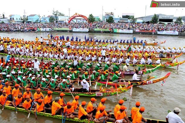 Lễ hội Đua Ghe Ngo của đồng bào dân tộc Khmer