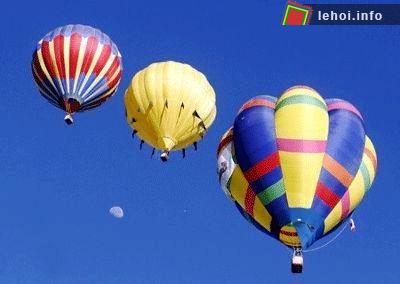 Mỗi khinh khí cầu cao từ 22-30m (cấp 7), bay ở độ cao từ 200-500m với tốc độ bay không quá 28km/giờ.
