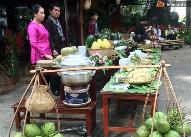 Các sản phẩm trong liên hoan sẽ được bán đấu giá để gây quỹ cho thiếu nhi nghèo TP Hồ Chí Minh.