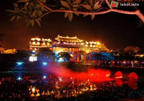 Màn trình diễn ánh sáng trong đêm khai mạc Festival Huế 2012