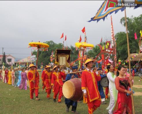 Lễ rước linh vị tổ tiên và tế lễ tại Lễ hội Thanh Minh lần V