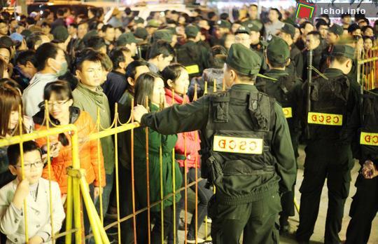 Lực lượng an ninh tăng cường kiểm tra tại khu vực lễ hội