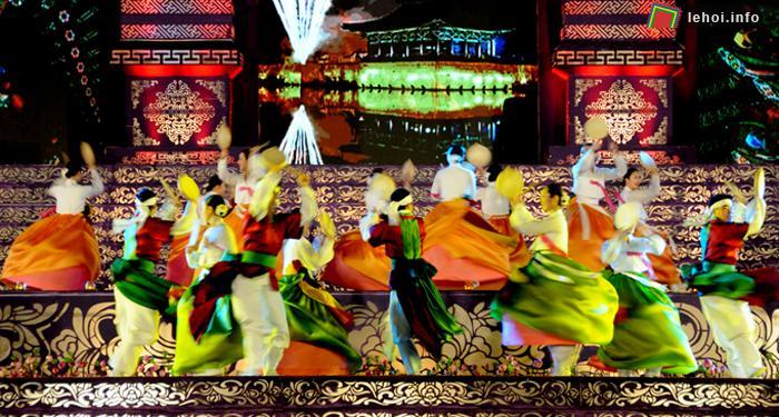 Đoàn nghệ thuật nước ngoài biểu diễn tại Festival Huế