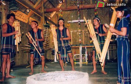 Nhạc cụ gỗ của người dân tộc